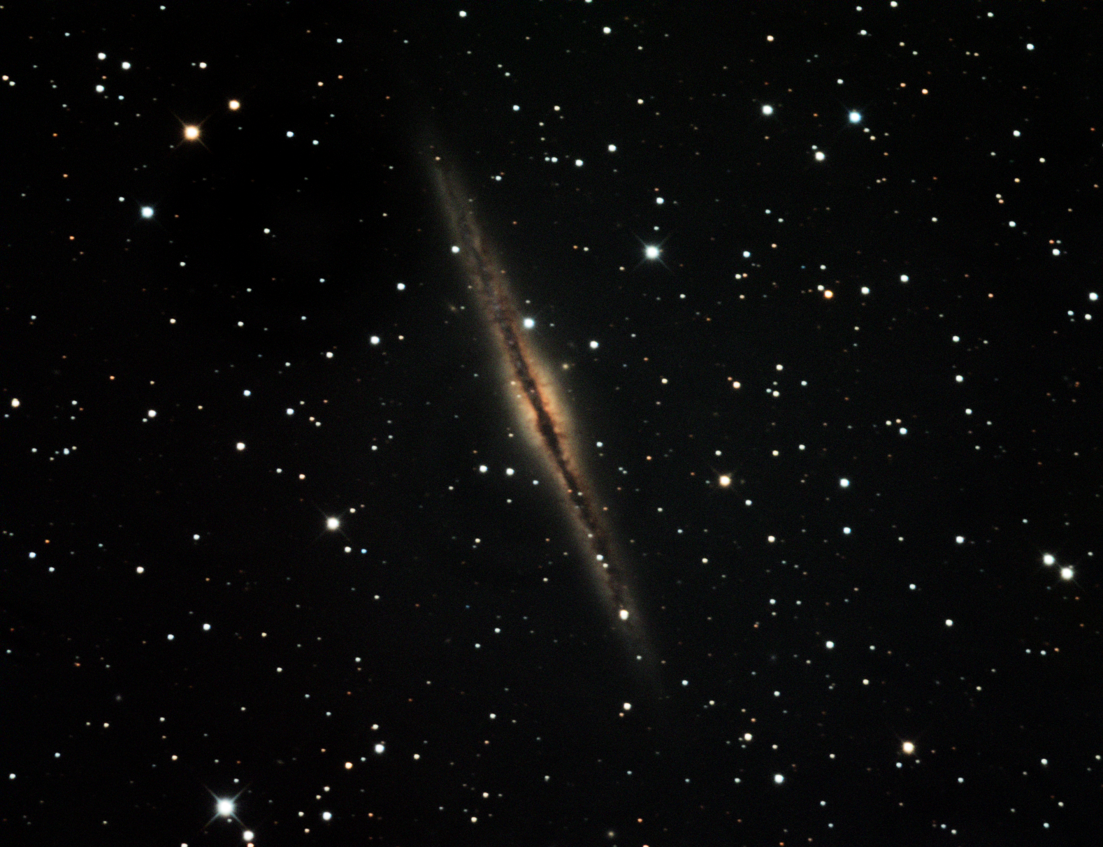 Second attempt at this beautiful galaxy in a week.  This time I got 45mins RGB and about 30mins Luminance.